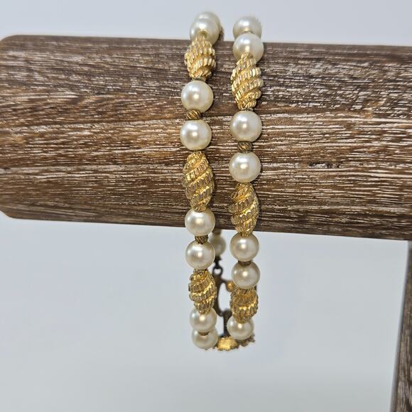 Vintage Trifari Signed Gold Tone Faux Pearl Two Strand Bracelet Fashion Jewelry - Picture 11 of 13